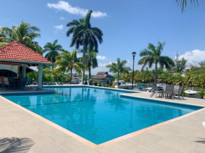 Luxury Holiday Apartment by the Lagoon